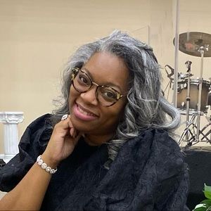 Meet your Posher, Shana